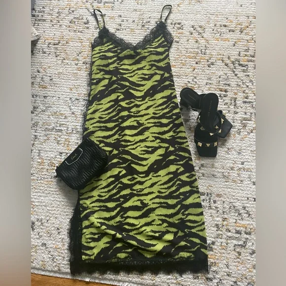 green emerald velvet dress Green Animal Printed Belted Midi Dress – AX Paris main image 0